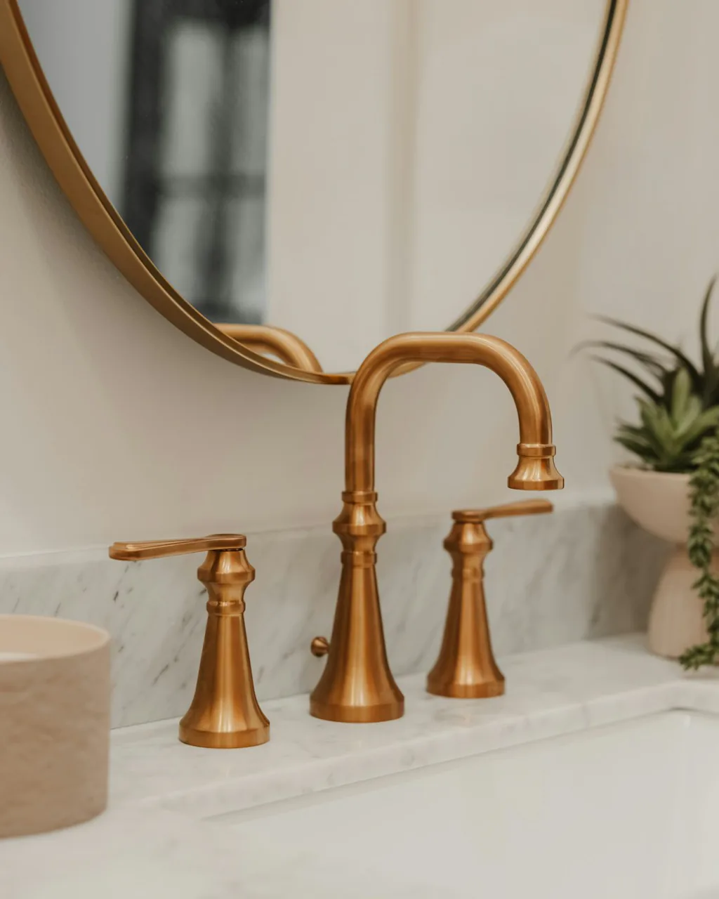 Laiton brossé — détail luminaire